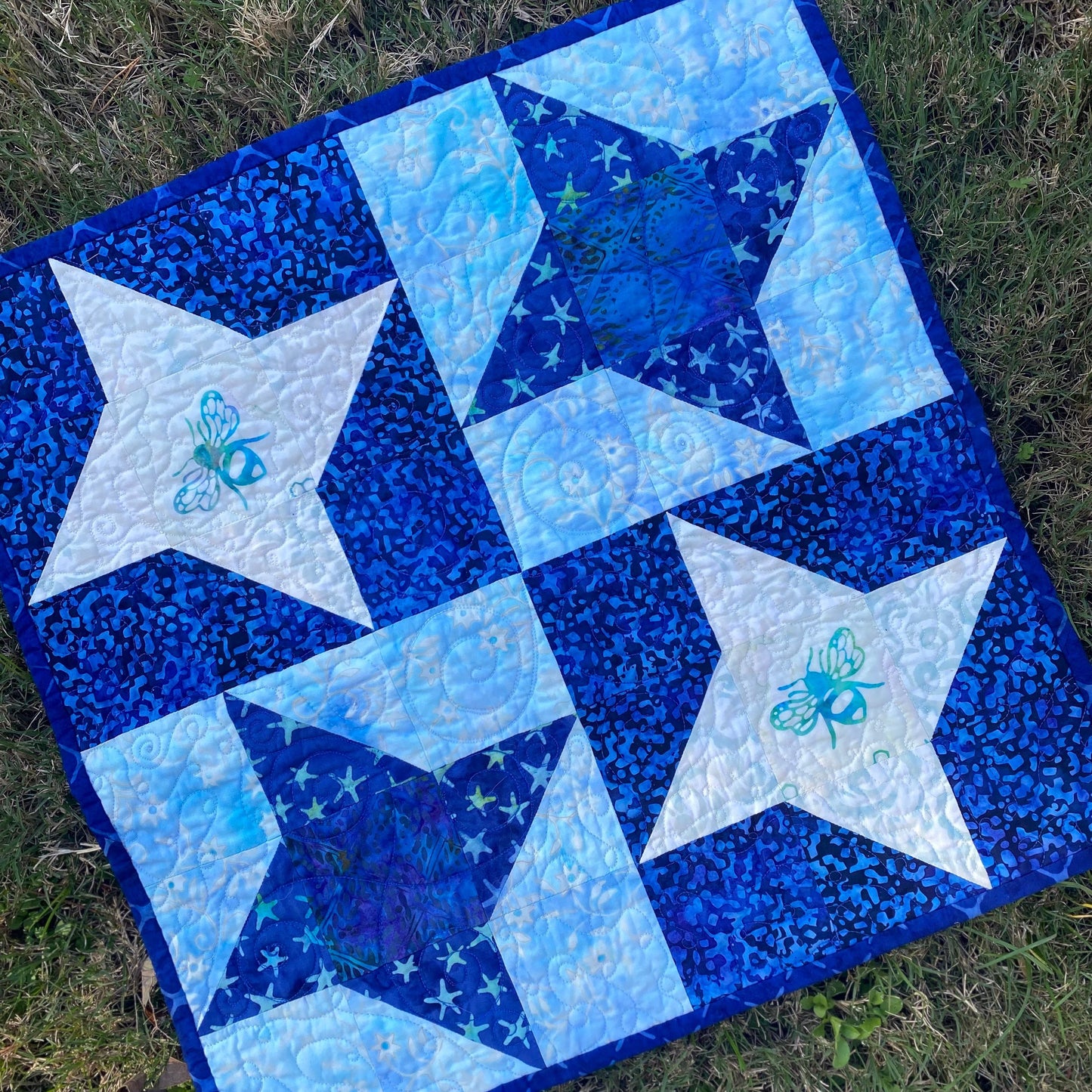 L Whiting, Friendship Bees Mini Quilt